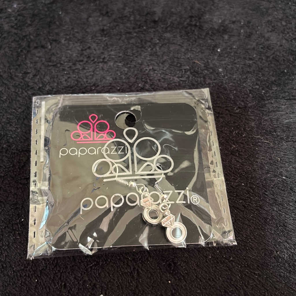 Paparazzi  Jewelry  Earrings  Nwt Jewelry  Engagement Ring Earrings